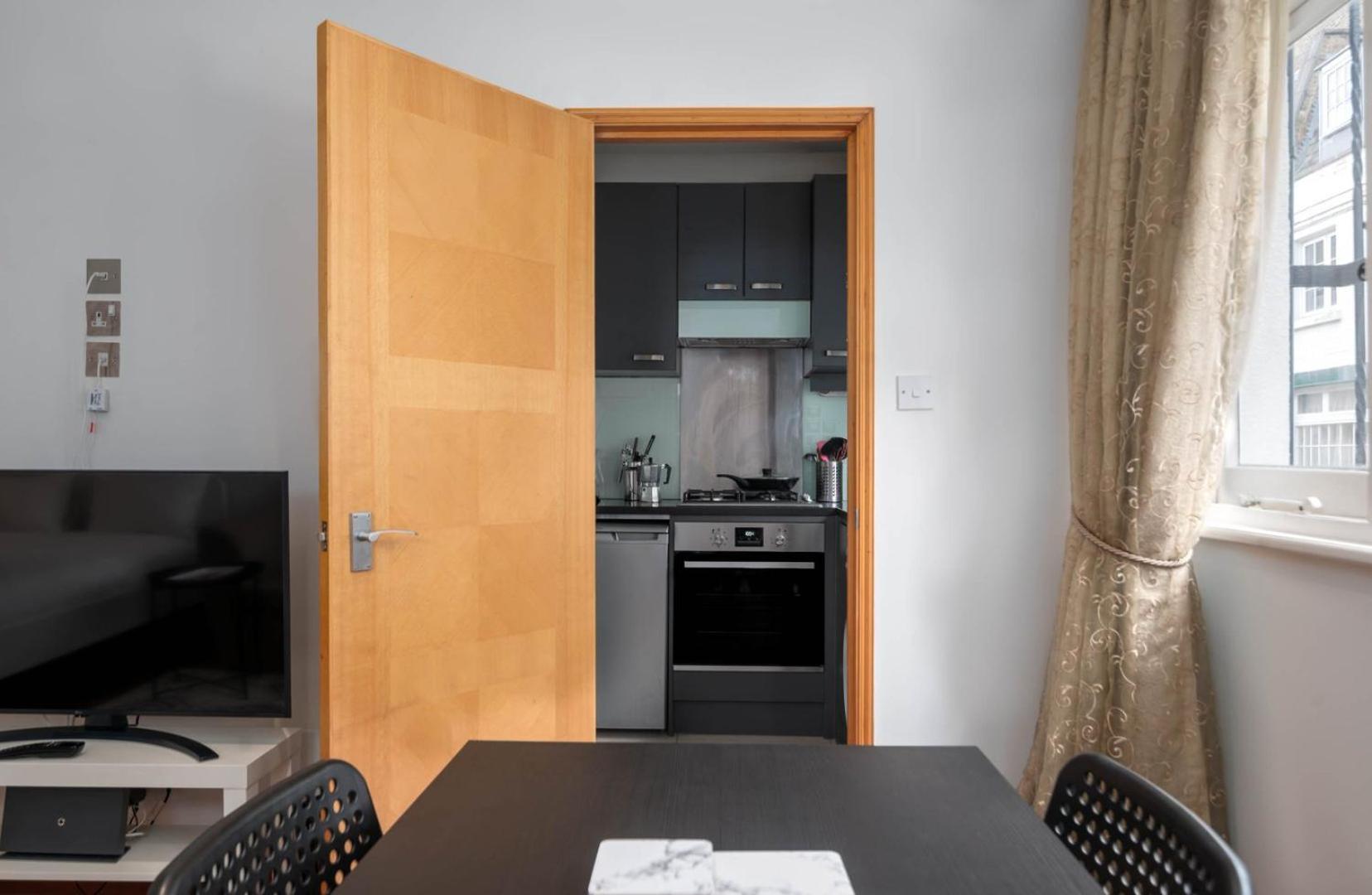 Guestready - Central Converted Mews In Bayswater Lägenhet London Exteriör bild