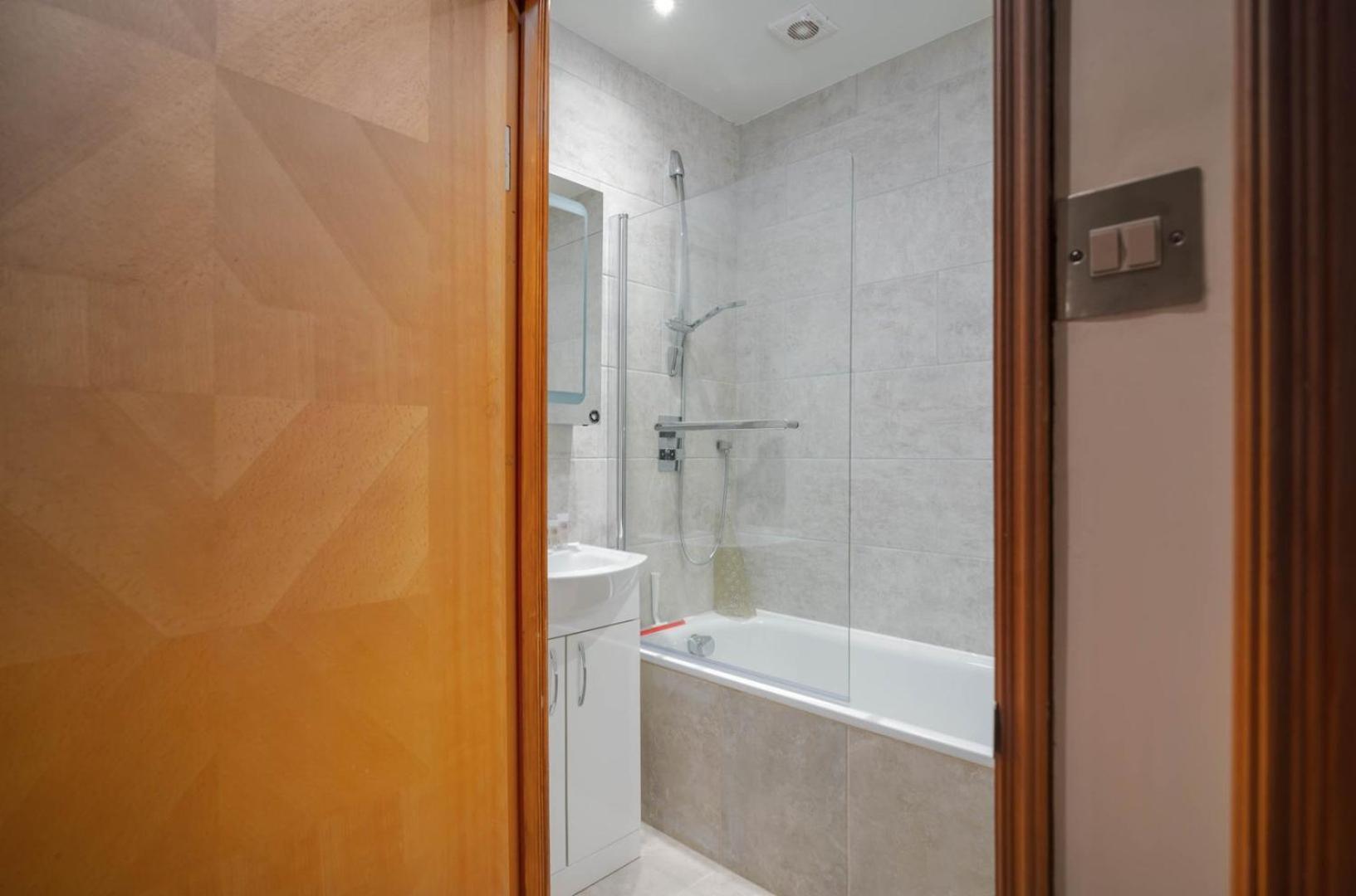 Guestready - Central Converted Mews In Bayswater Lägenhet London Exteriör bild