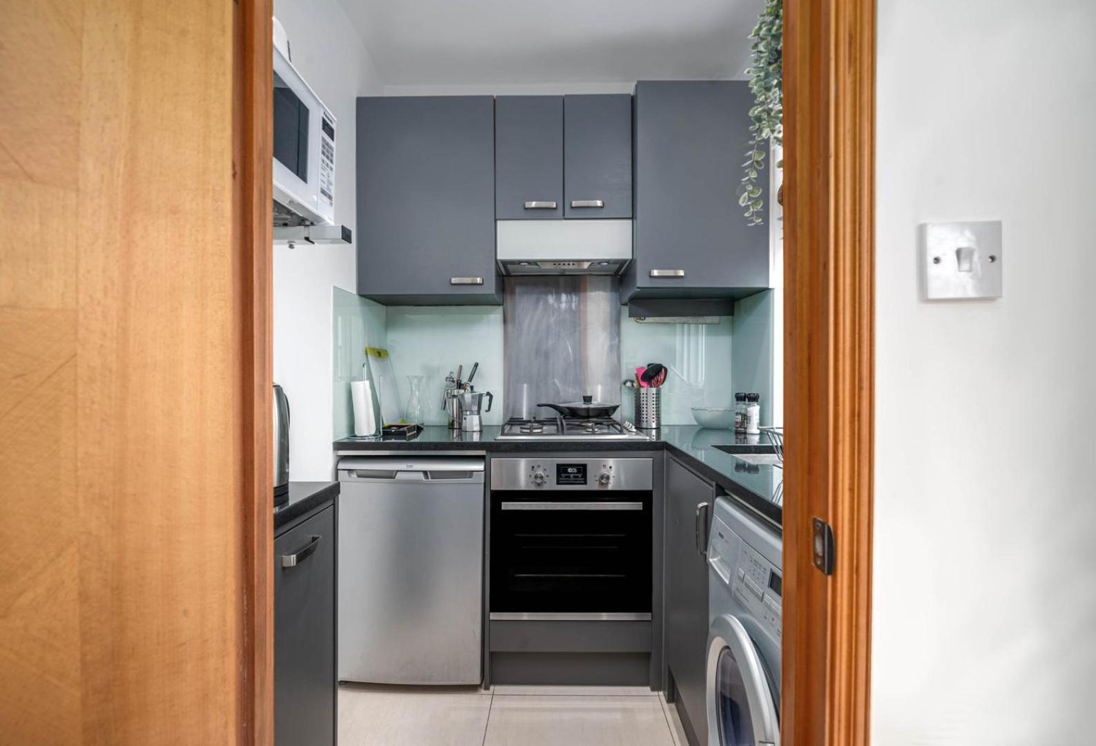 Guestready - Central Converted Mews In Bayswater Lägenhet London Exteriör bild